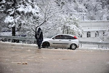 ULUDAĞ'DA KAR KALINLIĞI 1 METREYE ULAŞTI