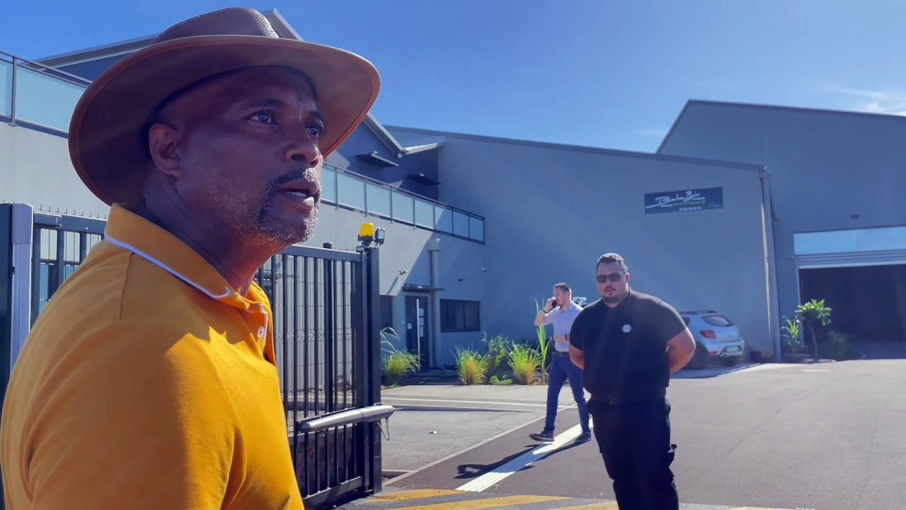 Factures non payées : Une vingtaine d’artisans manifestent devant Bourbon Bois