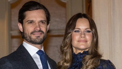 GALA VIDEO - Sofia et Carl Philip de Suède : leur petit Julian fête ses 2 ans, un adorable portrait dévoilé !