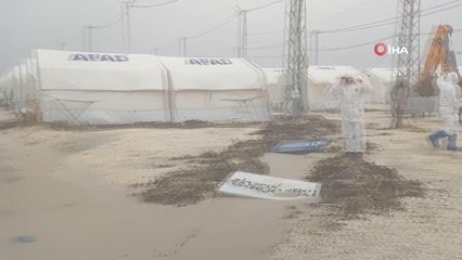 Deprem bölgesi Hatay'da sağanak yağış ve fırtına hayatı olumsuz yönde etkiliyor
