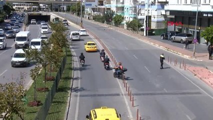 YOLA DÜŞEN ÇANTADAN GİYSİ ÇIKTI