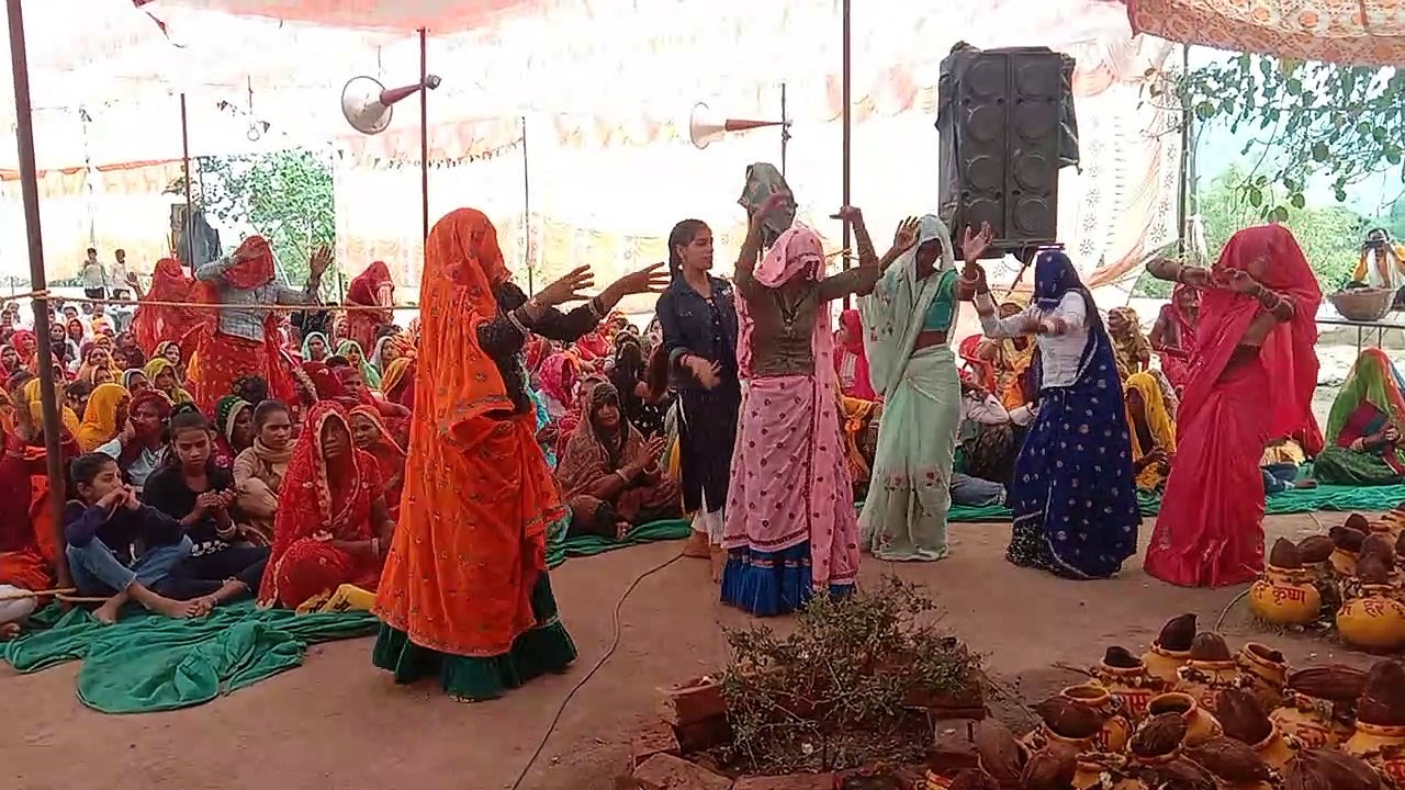 कृष्ण -रुक्मणी विवाह पर महिलाओं ने गाए मंगलगीत