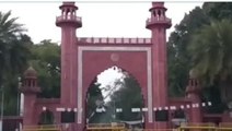अलीगढ़: एएमयू यूनिवर्सिटी के आरएम हॉल में अवैध असलहों के साथ पकड़ा छात्र, देखें वीडियो