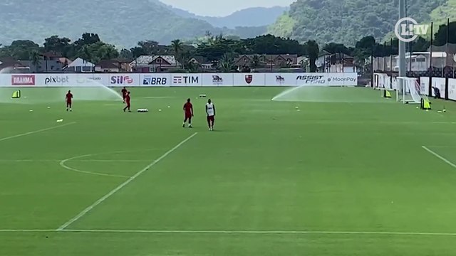 Vidal volta a treinar com grupo do Flamengo visando final do Carioca