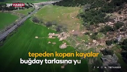 Tarlalara yuvarlanan kayalar depremlerin etkisini gösteriyor