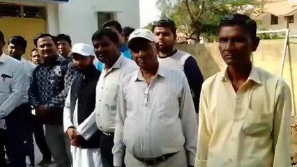 एटा: महिला शिक्षक के साथ हुई छिनैती की घटना से आक्रोश