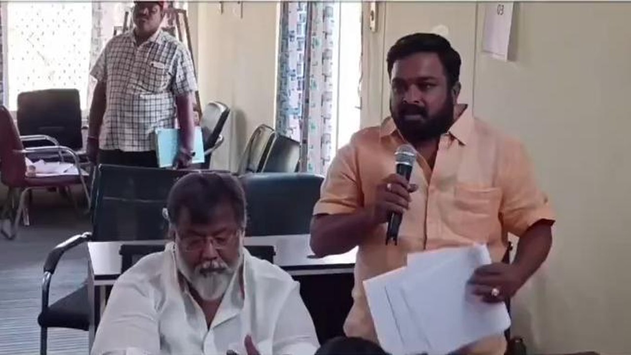 సంగారెడ్డి: వీధి కుక్కల బెడద నుంచి విముక్తి కల్పించాలి