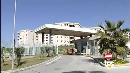 Tải video: Una bambina di 4 anni muore in ospedale a Sciacca