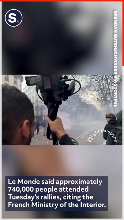 Pension Reform Protesters Throw Fireworks at Police Amid Ongoing Demonstrations