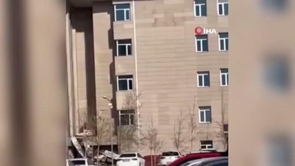 Van'da şiddetli rüzgar çatıları böyle uçurdu