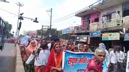 आंगनबाड़ी कार्यकर्ताओं के आंदोलन से आधा घंटे तक ट्रैफिक अस्त-व्यस्त