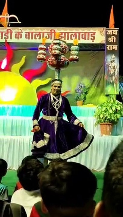 Listeners danced in folk music, the program went on till late night