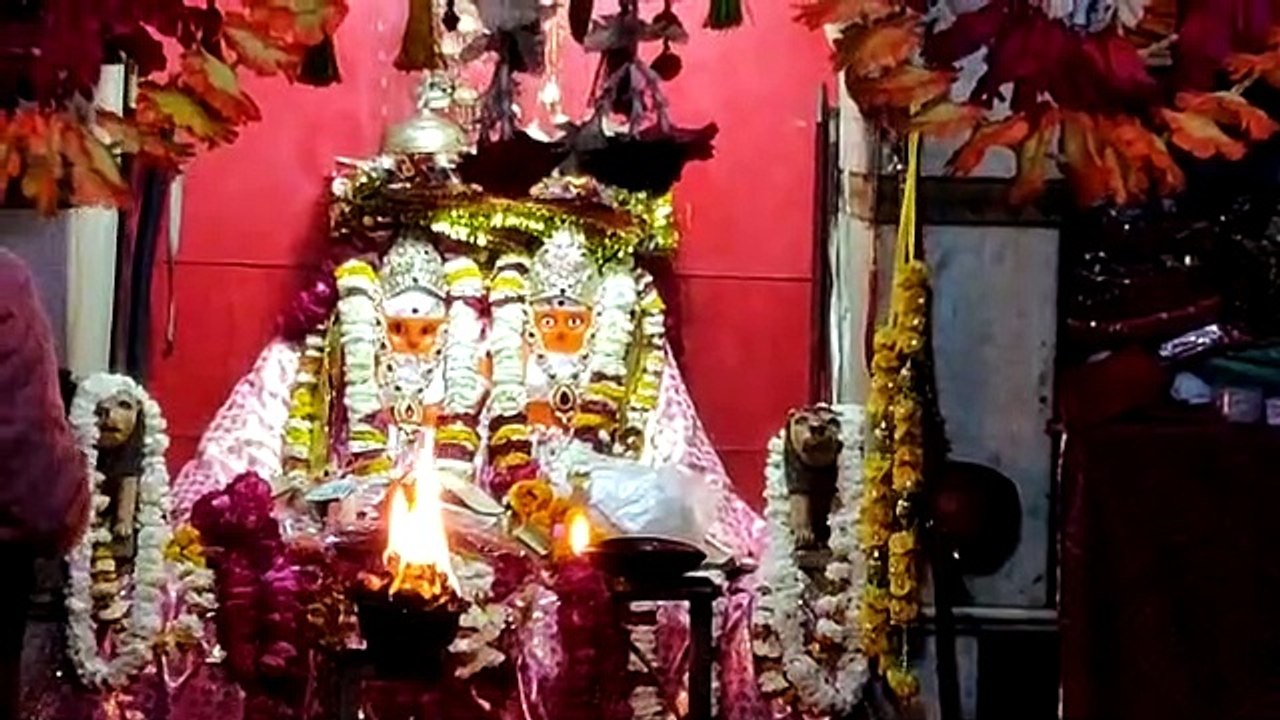 महा अष्टमी पर श्रद्धालुओं ने लगाई कुलदेवी के ढोक, मंदिरों में उमड़ी भीड़