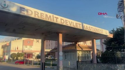 EDREMİT'TE MİNİBÜS PARK HALİNDEKİ KAMYONA ÇARPTI 2 ÖLÜ, 4 YARALI