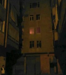 DİYARBAKIR'DA AĞIR HASARLI APARTMANIN 2 VE 3'ÜNCÜ KATINDA YANGIN