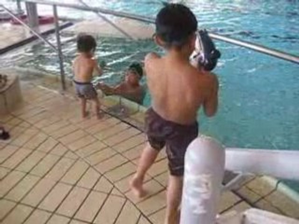 mấy anh em đi tắm