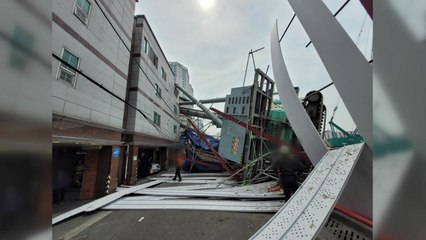 공사현장 천공기 넘어지며 원룸 건물 덮쳐...5명 병원 후송 / YTN