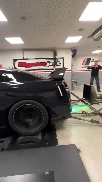 Nissan GT-R exhaust flame and power check
