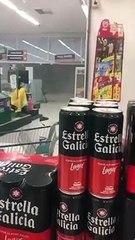 Chuva forte em Blumenau assusta clientes em mercado e danifica estabelecimento