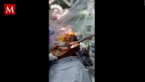 Hombre sometido a cirugía cerebral toca la guitarra durante todo el proceso