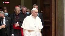 Vatican: le pape François hospitalisé pour une insuffisance respiratoire