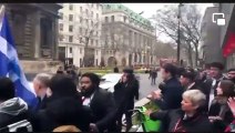 Londra'da Yunanistan bayraklı protestocular, KKTC Cumhurbaşkanı Tatar'ın önünü kesti
