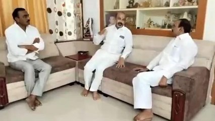 కరీంనగర్: బండి సంజయ్‌ని పరామర్శించిన ఈటల రాజేందర్