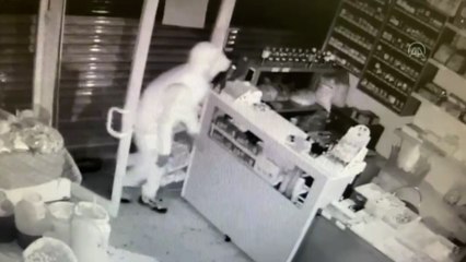 Hasarlı ev ve iş yerlerinden hırsızlık yapan çeteye yönelik operasyon