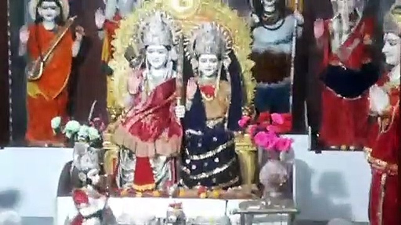 हुई कुलदेवी की पूजा, हवन के साथ नवरात्रि का समा...