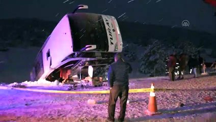 Erzincan'da yolcu otobüsü devrildi, 2 kişi öldü, 21 kişi yaralandı