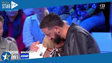 Sainte Soline : "rien à foutre de...", une proche d'un blessé grave craque dans les bras de Cyril Ha