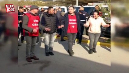 CHP'li Karşıyaka Belediyesi işçileri, maaşlarını alamayınca iş bıraktı