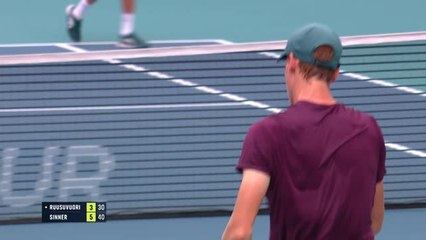 Miami - Sinner en demi-finales malgré la pluie