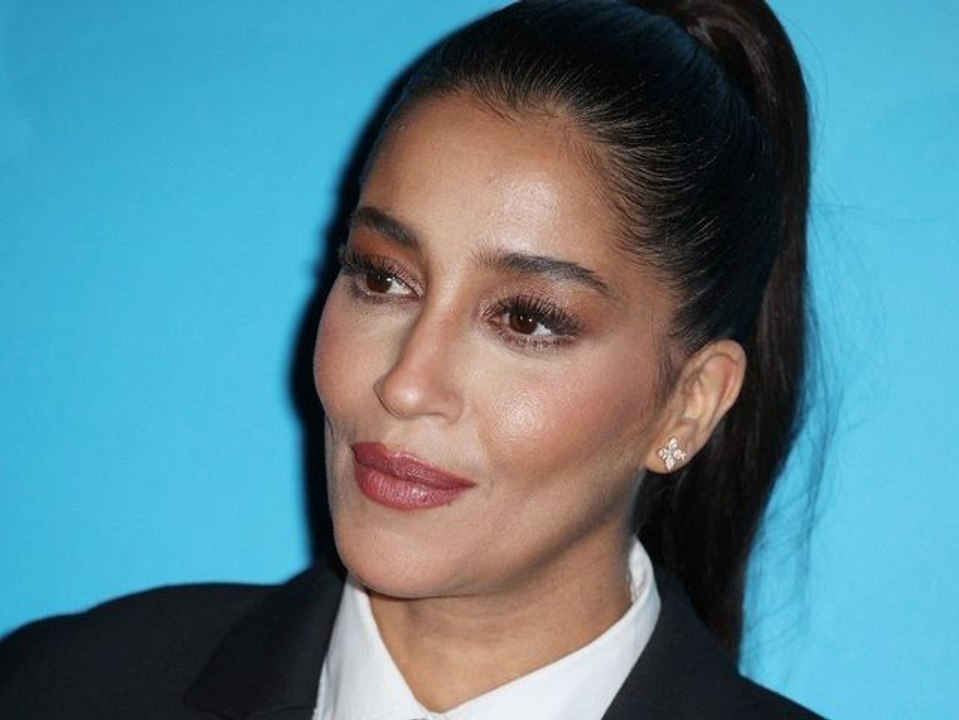 "On ne se dit plus bonjour..." : Pierre Niney l'avait "prévenue", depuis sa participation à "LOL, qui rit, sort!", la vie de Leïla Bekhti a bien...