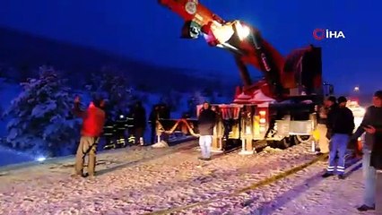 Erzincan’da yolcu otobüsü şarampole devrildi: 2 ölü, 21 yaralı