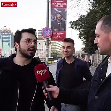 Genç yurttaş: Erdoğan hariç herkes. Kılıçdaroğlu olur, Tuncay Şanlı olur, Ajda Pekkan olur, kim olursa olur hiç fark etmez. Çıkar 3'ümüz yönetiriz, daha da iyi yönetiriz!