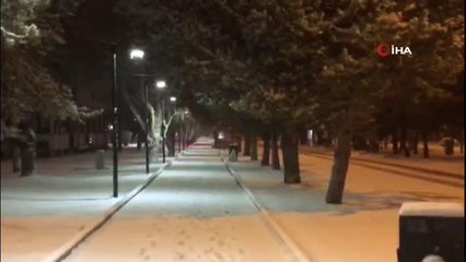 Erzurum'da kar yağışı çevreyi beyaza bürüdü