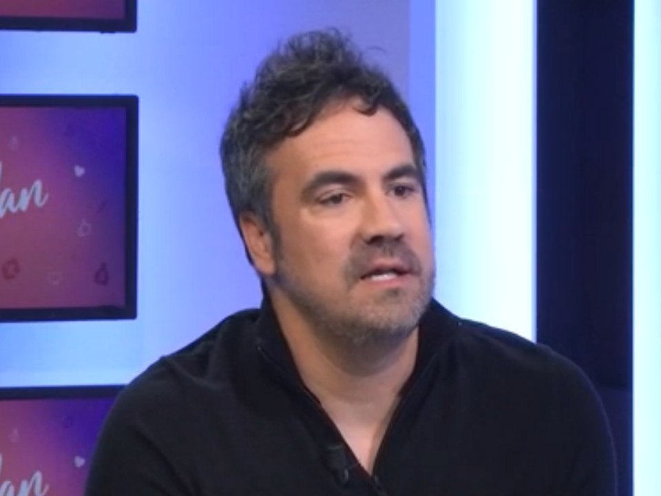 "Ça m’a coûté plein de choses…" : Alex Goude se livre sur la naissance de son enfant issu d’une GPA