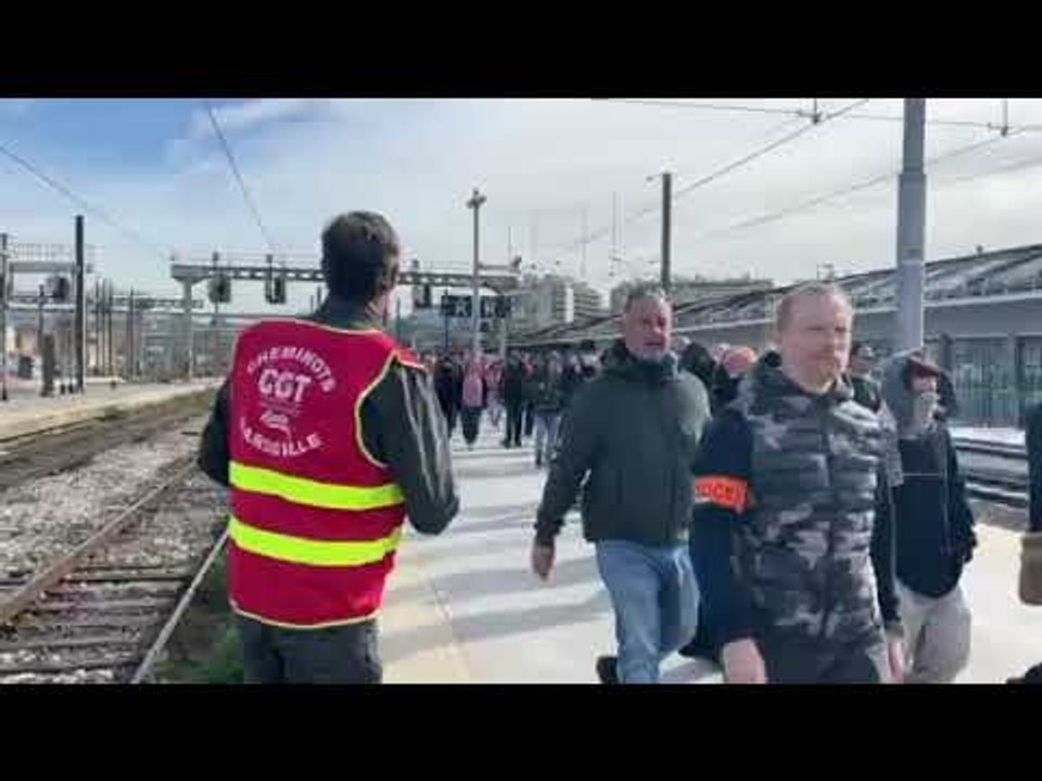 Marseille - Gare Saint-Charles : les manifestants évacuent les voies