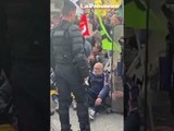 Macron dans les Hautes-Alpes : premières tensions entre forces de l'ordre et manifestants