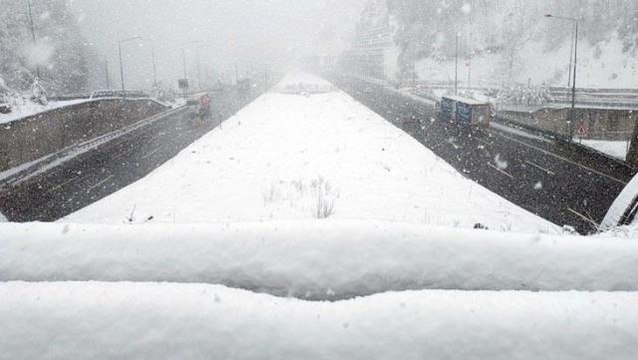Fotoğraflar bugün çekildi! Bolu Dağı'nda kar göz açtırmıyor