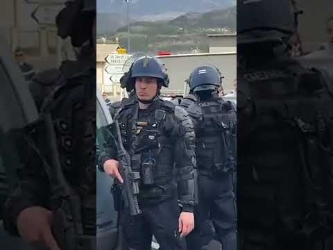 Macron dans les Hautes-Alpes : un deuxième interpellation parmi les manifestants