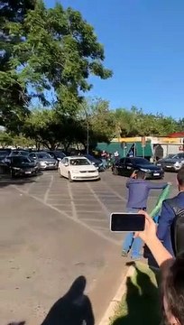 Com presença de apoiadores, Bolsonaro chega à sede do PL em Brasília