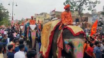 देखएं वीडियो... Jaipur Ramnavami Shobhayatra 2023: हाथी और ऊंटों के साथ निकल रही शाही शोभायात्रा, उमड़े हजारों लोग