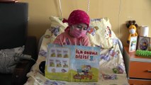 Van'da lösemi tedavisi gören 6 yaşındaki Zehra hastane odasında okuma yazma öğrendi