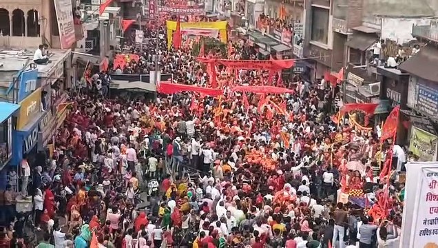 राजसी ठाठ से निकली श्रीराम शोभायात्रा, आसमां से इस कदर बरसे फूल