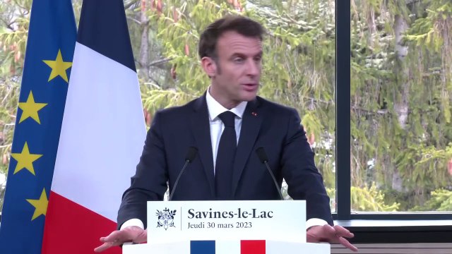 Emmanuel Macron: Nous allons demander à chaque secteur un plan de sobriété sur l'eau d'ici à l'été