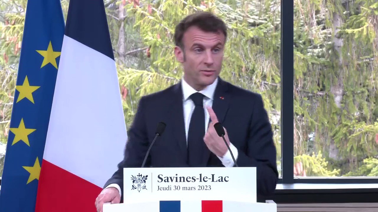 Plan eau: "On doit adapter nos centrales nucléaires au changement climatique", affirme Emmanuel Macron