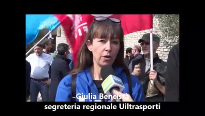 Скачать видео: Firenze, lavoratori di Autostrade in sciopero per difendere il service desk