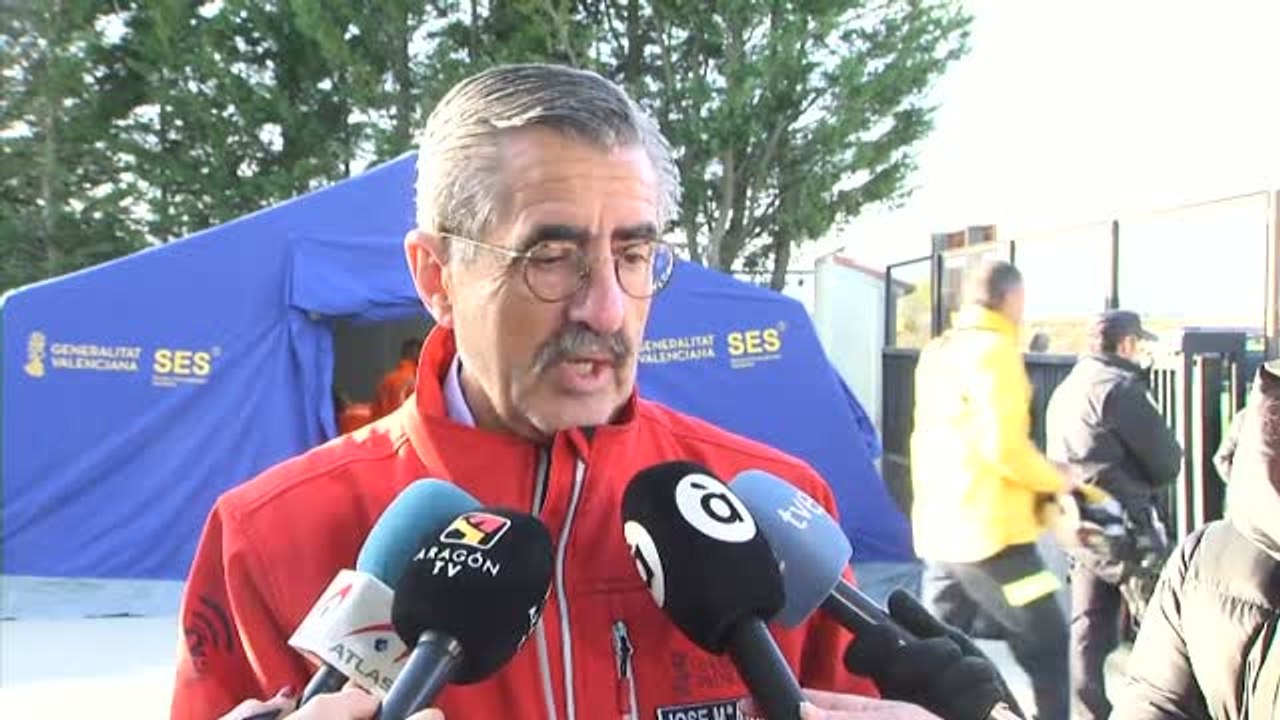 Los bomberos aseguran el perímetro del incendio de Castellón preocupados por la meteorología